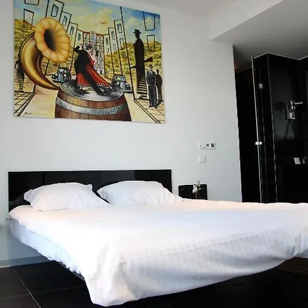 Grey Hotel 3*